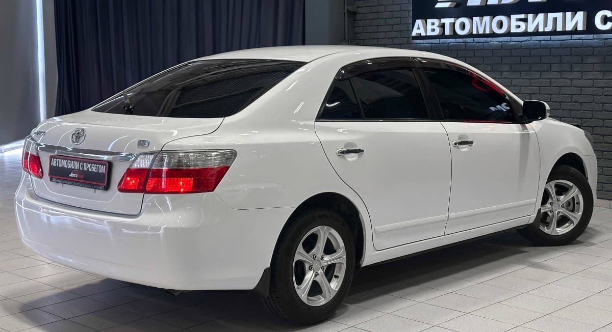 Toyota Premio - 5